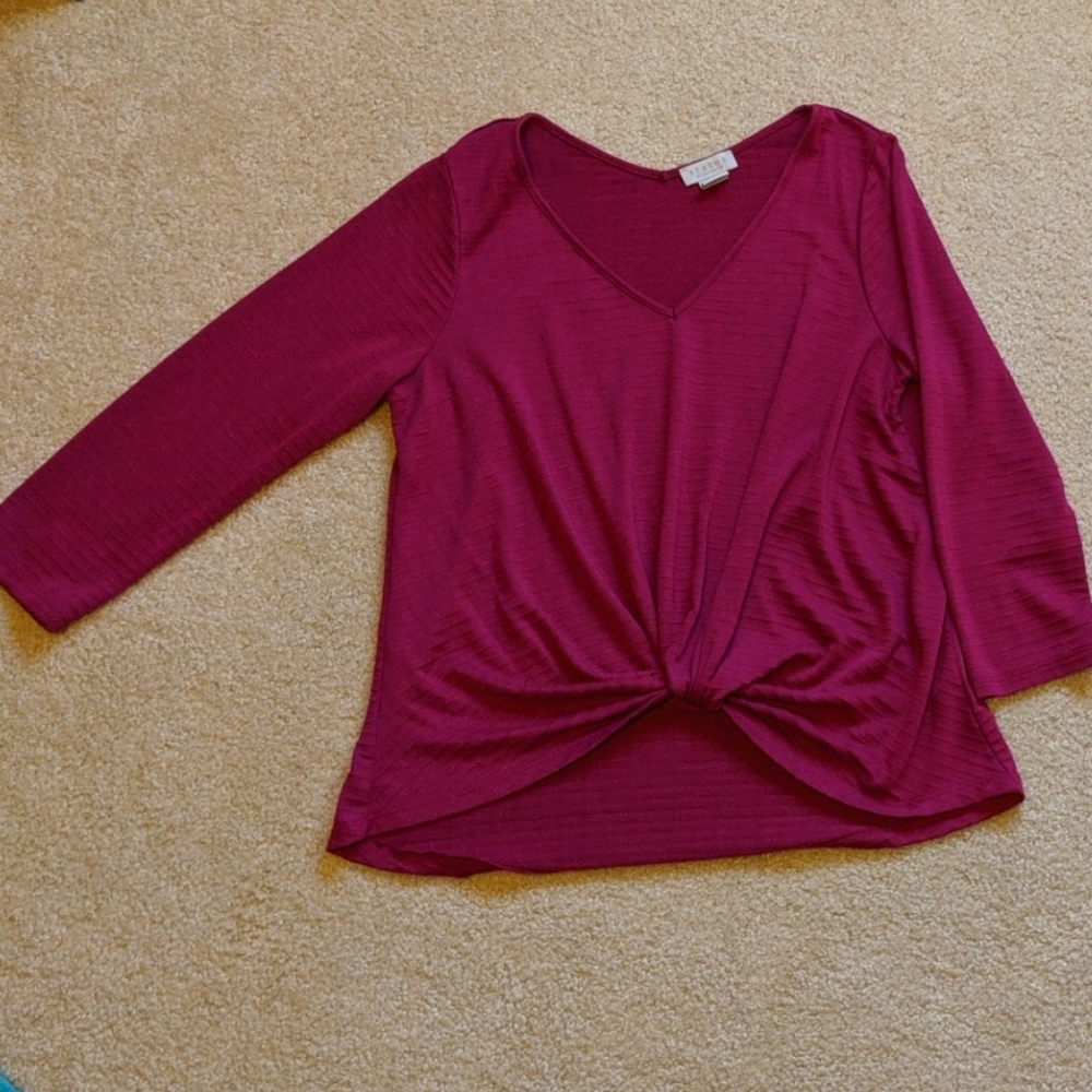 🌻 3/$12 V-Neck knotted waist shirt